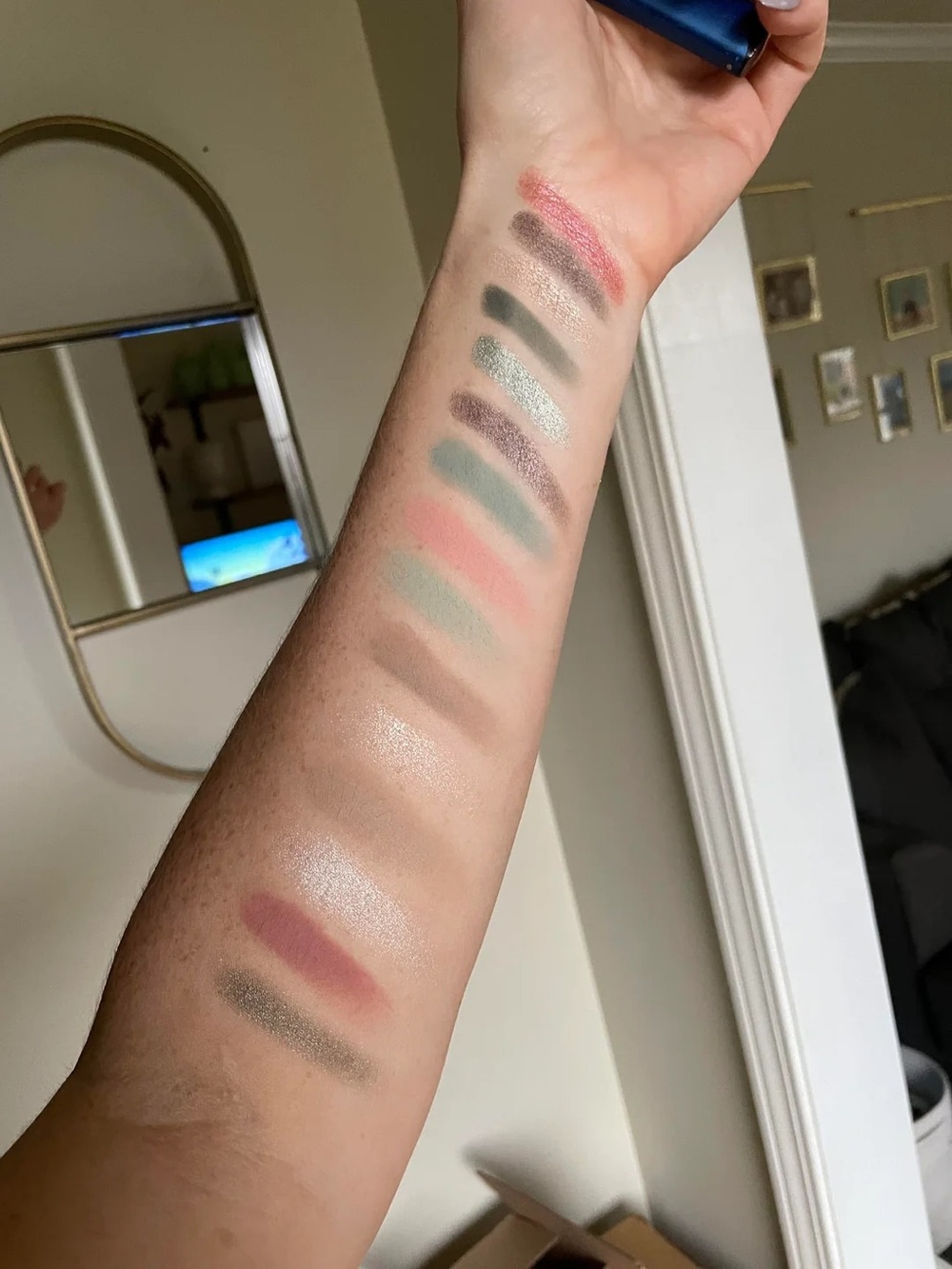 Natasha Denona Retro Glam Palette — Pink, Sage, Mint & Neutral Shadows - Picture 2 of 5